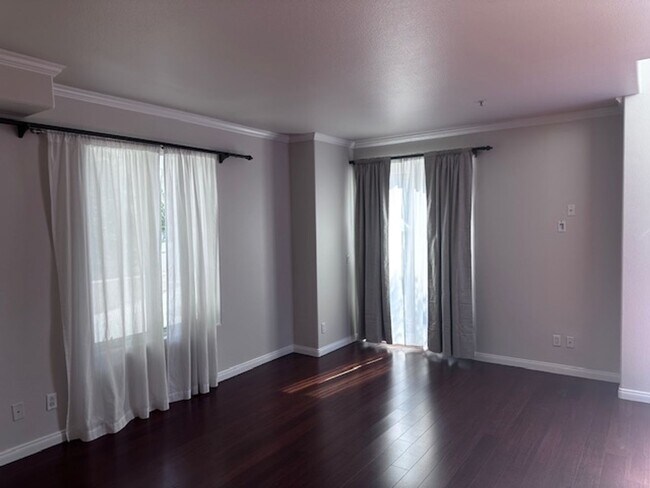 Building Photo - Bankers Hill Townhome