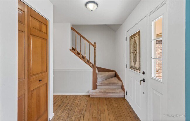 Foto del edificio - 325 Country Ln