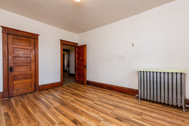 bedroom 1-2 - 5877 Washington Blvd