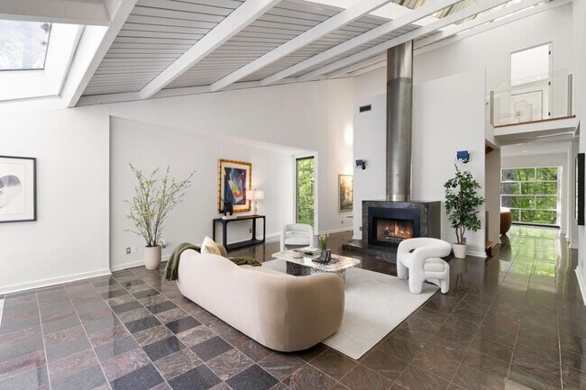 Foto del edificio - 1121 Dawn View Ln NW