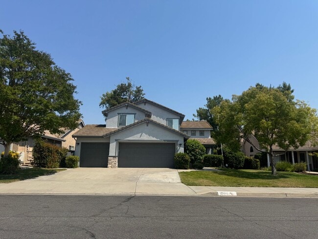 Building Photo - Spacious 5 bedroom Paloma Del Sol House fo...