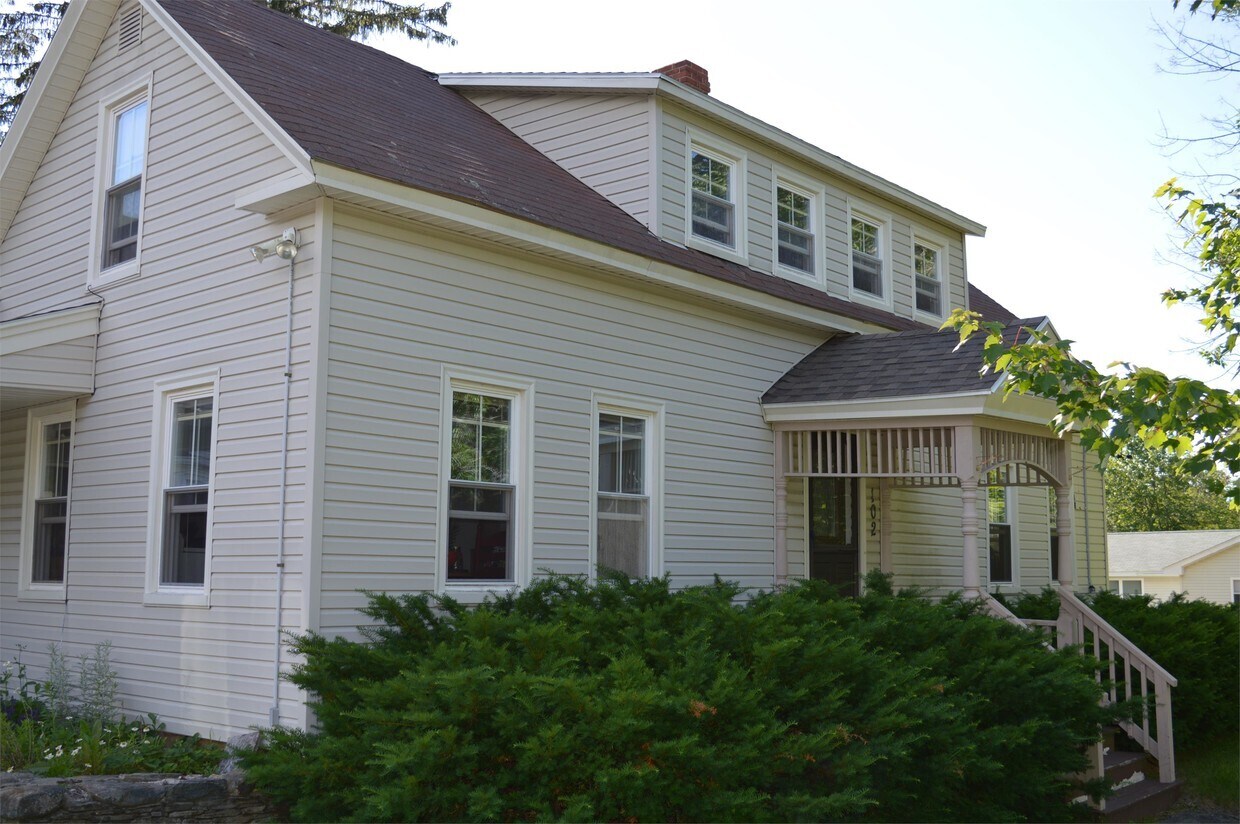 Primary Photo - 102 Maple Ave