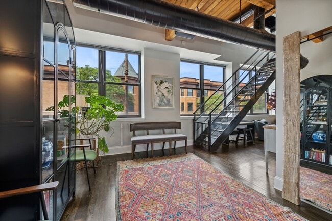Building Photo - 1101 W Armitage Ave