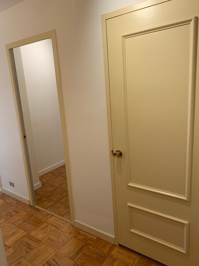 Building Photo - 112 Washington Pl