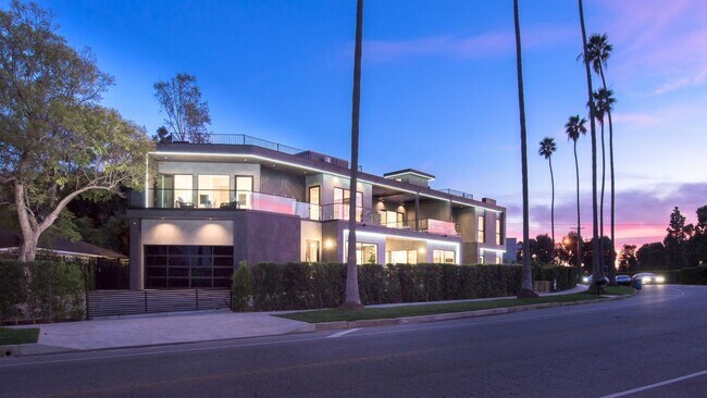 Foto del edificio - 12720 Montana Ave
