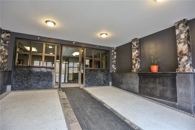 Foto del edificio - 400 Main St