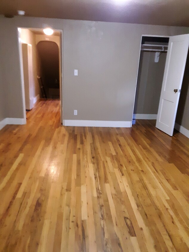 Bedroom - 502 E Green Ave