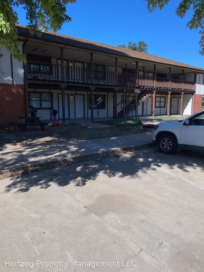Building Photo - 1 br, 1 bath House - 403 N Jenkins Apt #21