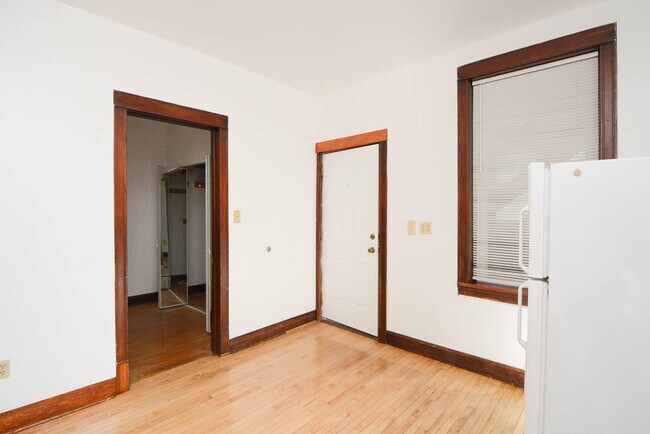 Foto del edificio - 3121 S May St