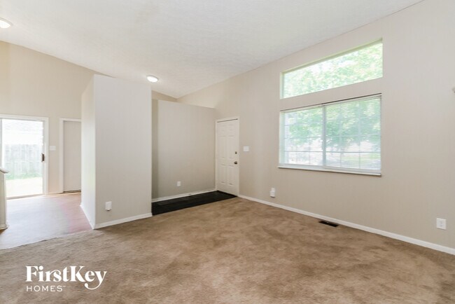 Foto del edificio - 617 Woods Crossing Ln
