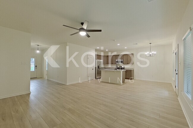 Building Photo - 111 Rainfall Ln