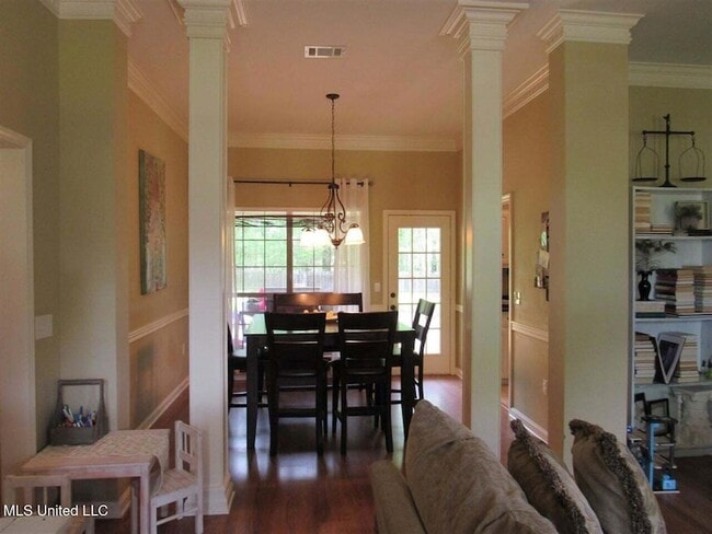 Photo - 407 Hemlock Dr House