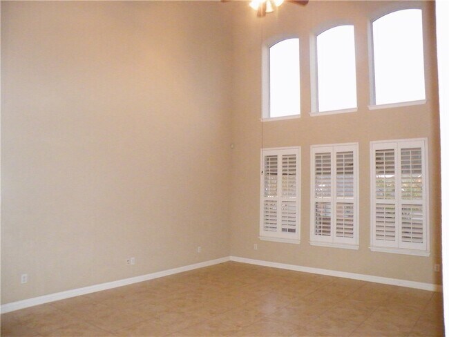 Building Photo - 1717 Stonehaven Ln