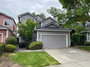 Building Photo - 2643 Parkwood Village Ln