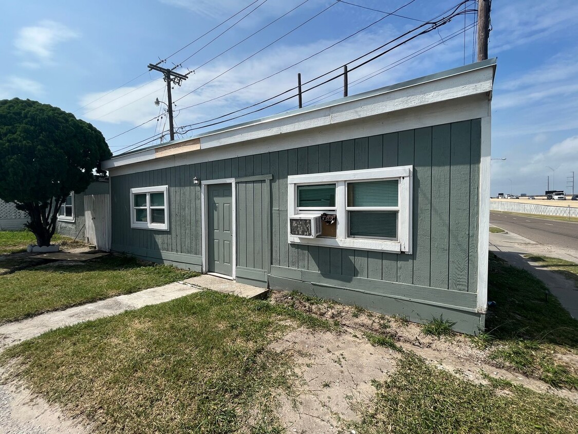Foto principal - FLOUR BLUFF ONE BEDROOM W/ BILLS PAID!!