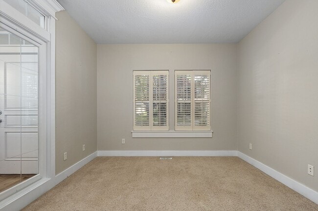 Building Photo - 3-Bedroom Home in the Mill District