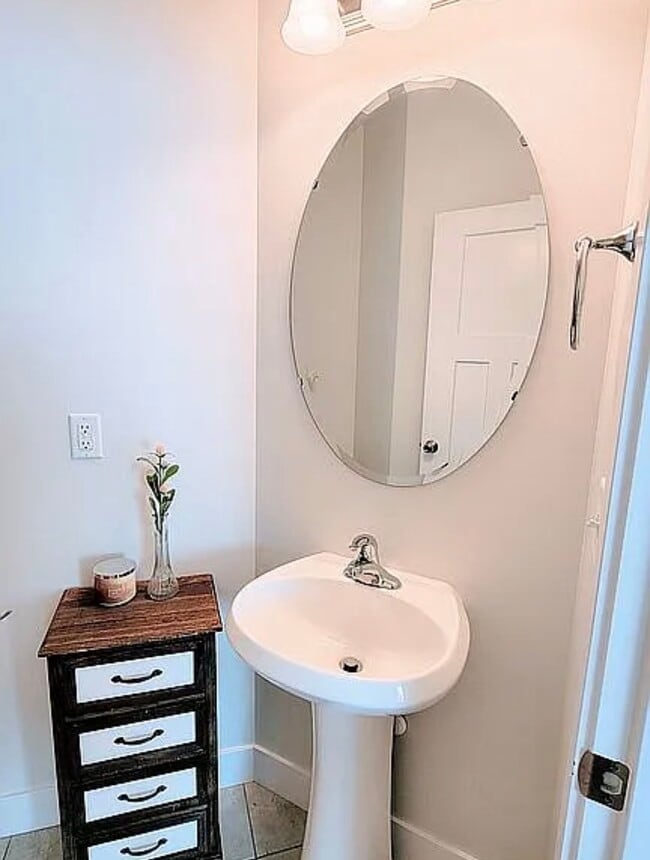 Building Photo - 651 N Pinebrook Rd