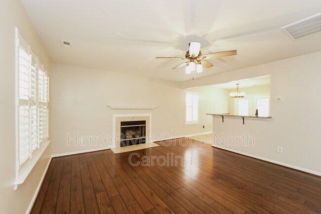 Foto del edificio - 4400 Cochran Farm Ln