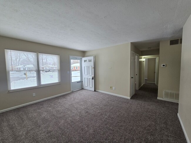 Building Photo - Nice, Recently Renovated, 3 Bedrooms, 1 Bath, Brick Ranch Home available Now! Located on a Cul de...