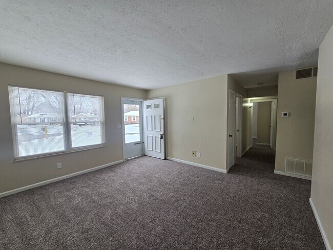 Foto del edificio - Nice, Recently Renovated, 3 Bedrooms, 1 Bath, Brick Ranch Home available Now! Located on a Cul de...