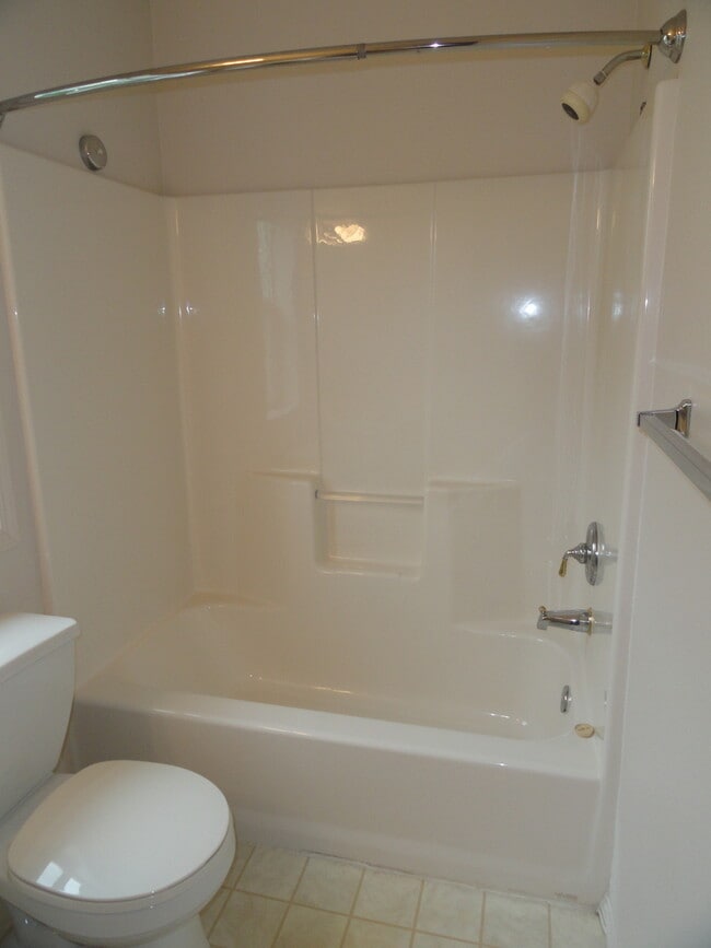 Building Photo - Great 4 bedroom in Bethany Area