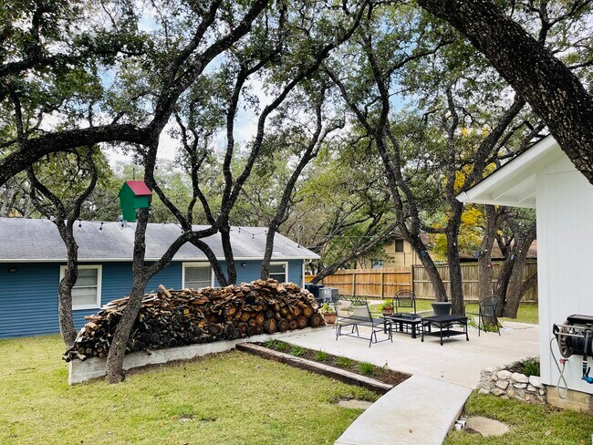 Foto del edificio - 4312 Lazy Oak Dr