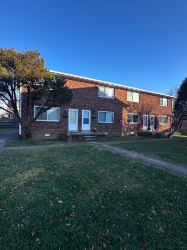 Primary Photo - 222 Bowie St