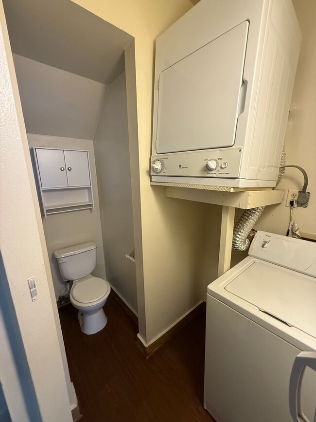 Photo - Cozy Efficiency with private backyard House