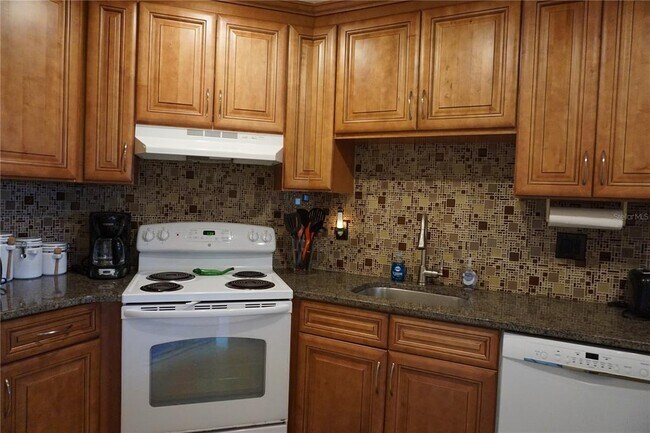 Building Photo - 1515 Pinellas Bayway S