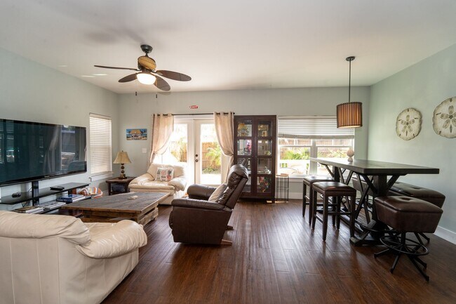 Building Photo - 3/2/2 Anastasia Island Home
