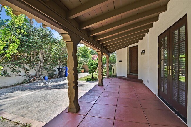 Building Photo - 157 S Fuller Ave