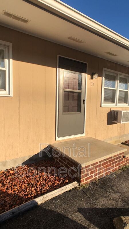 Building Photo - 400 E College St