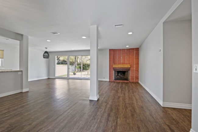 Building Photo - Lovely La Mirada Home