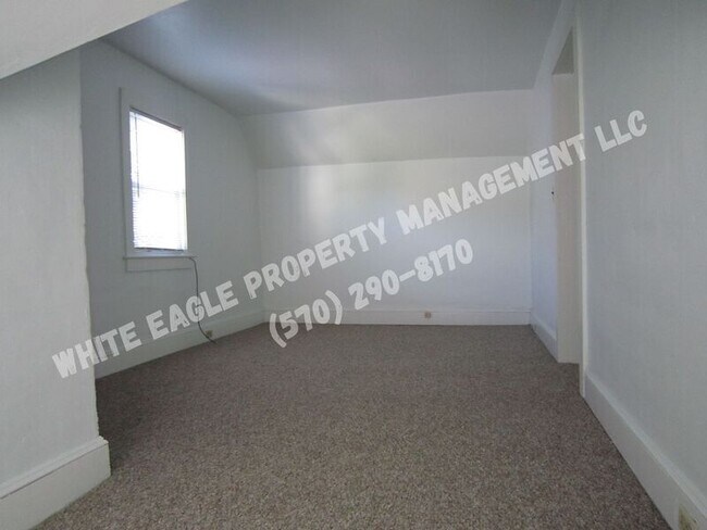 Building Photo - 1618 Roselyn Street