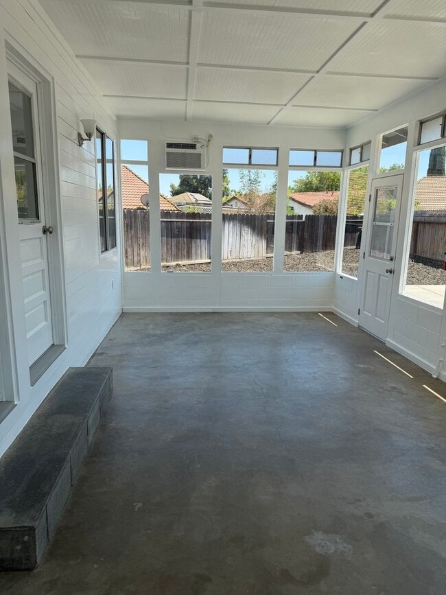 Foto del edificio - 2136 Creek Ct