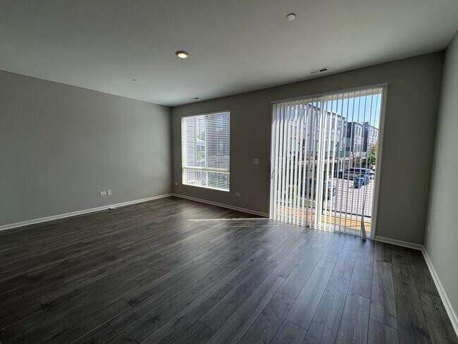 Foto del edificio - 2349 Parkside Dr