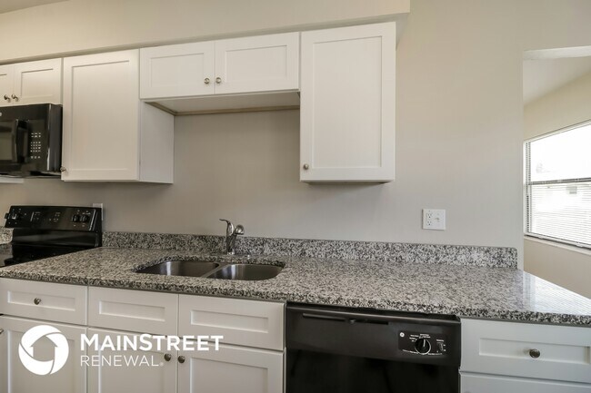 Building Photo - 568 Gardenia Cir