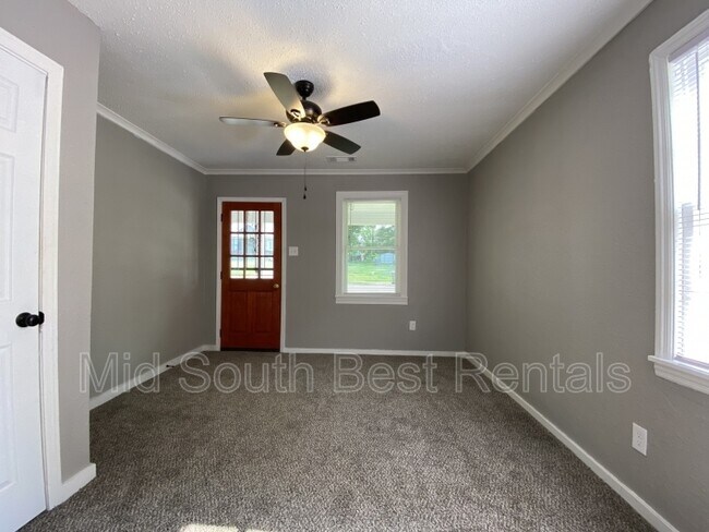 Building Photo - 1347 Gill Ave