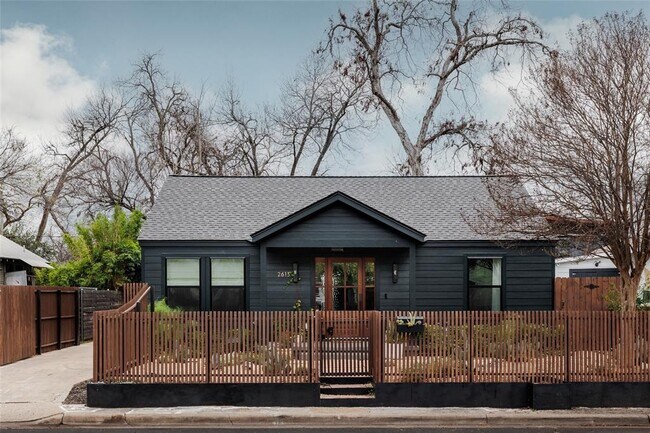 Foto del edificio - 2613 E 2nd St