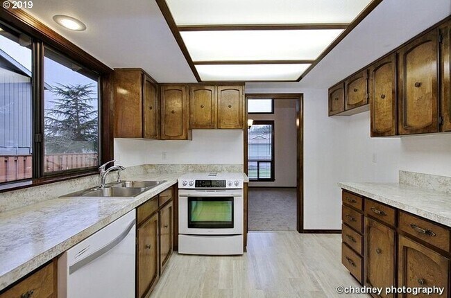Foto del edificio - One level Immaculate Condition Ranch -Huge...