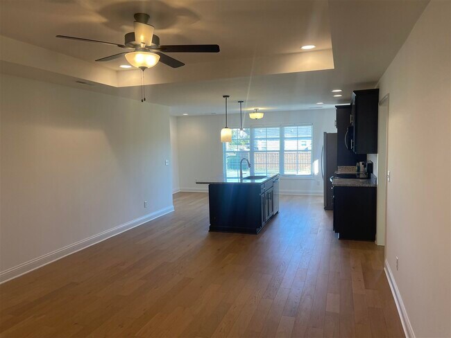 Foto del edificio - 717 Sheldrake Ln