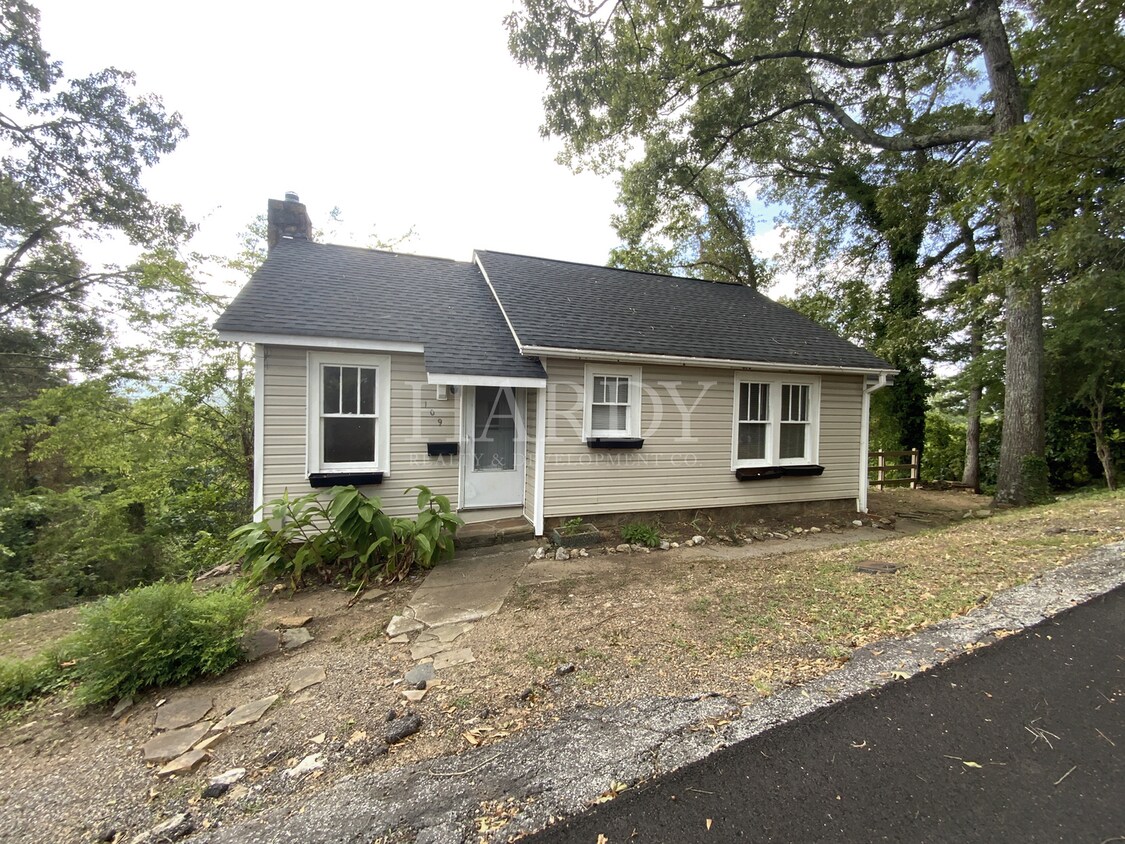 Primary Photo - 109 Lookout Cir SW