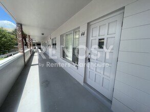 Building Photo - 2460 Persian Dr