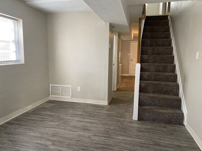 Building Photo - 544 Pemberton