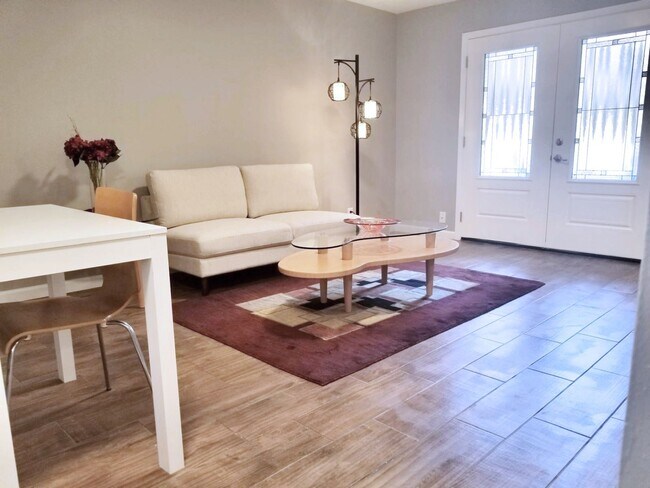 Foto del edificio - 1B/1B Condo! All Utilities Included! Near ...