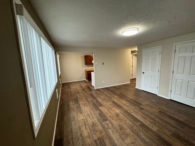 Foto del edificio - 144 SW Lee St
