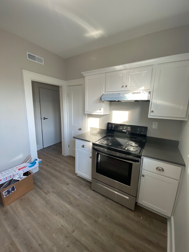 Kitchen - 731 South Grand Ave W