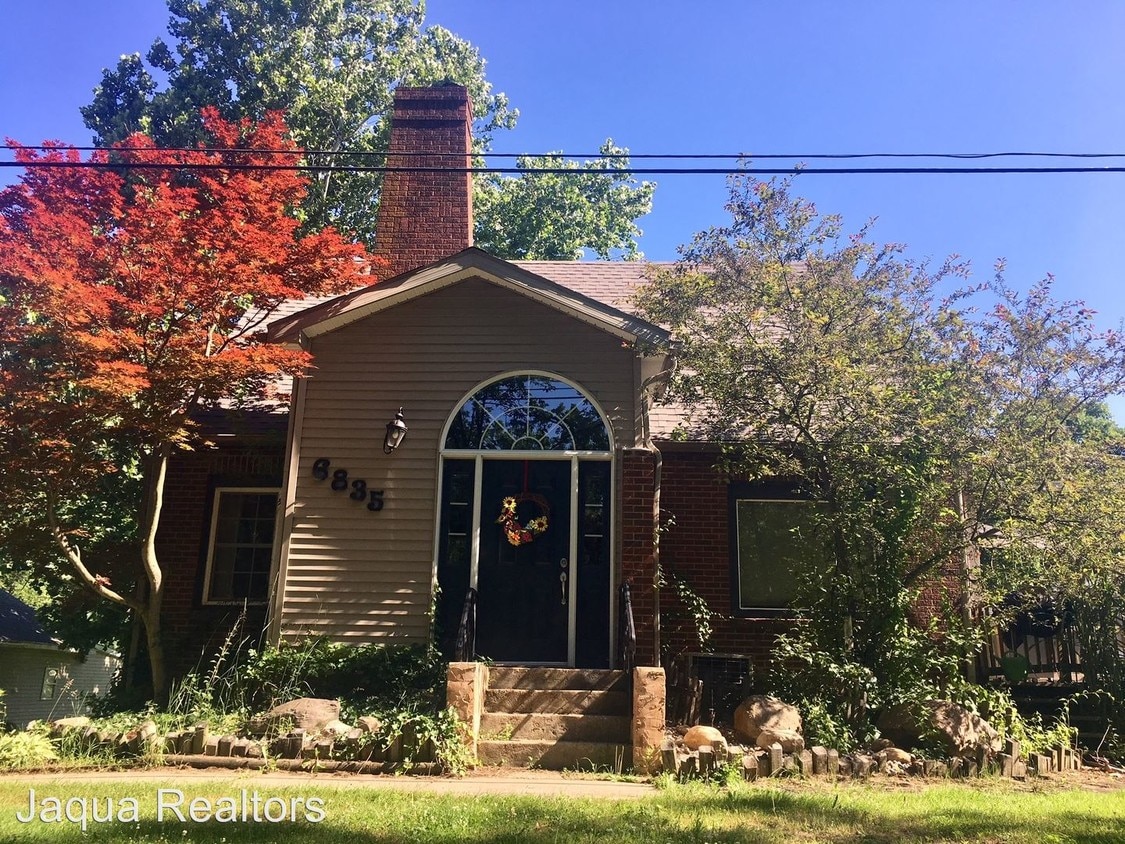 Primary Photo - 3 br, 2 bath House - 6835 E Drive North