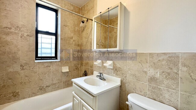 Foto del edificio - 585 W 204th St