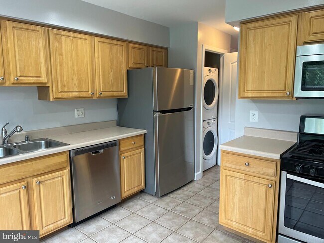 Building Photo - 4037 Chesterwood Dr